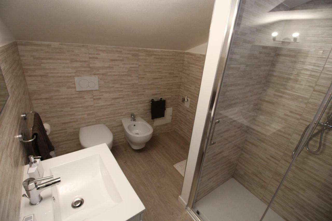 Ferienwohnung La Mansarda Di Juliette Desenzano del Garda Exterior foto