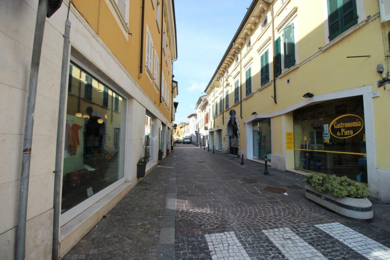 Ferienwohnung La Mansarda Di Juliette Desenzano del Garda Exterior foto