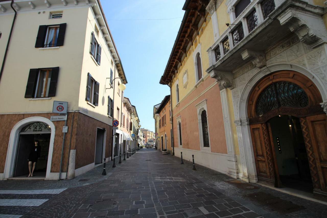Ferienwohnung La Mansarda Di Juliette Desenzano del Garda Exterior foto