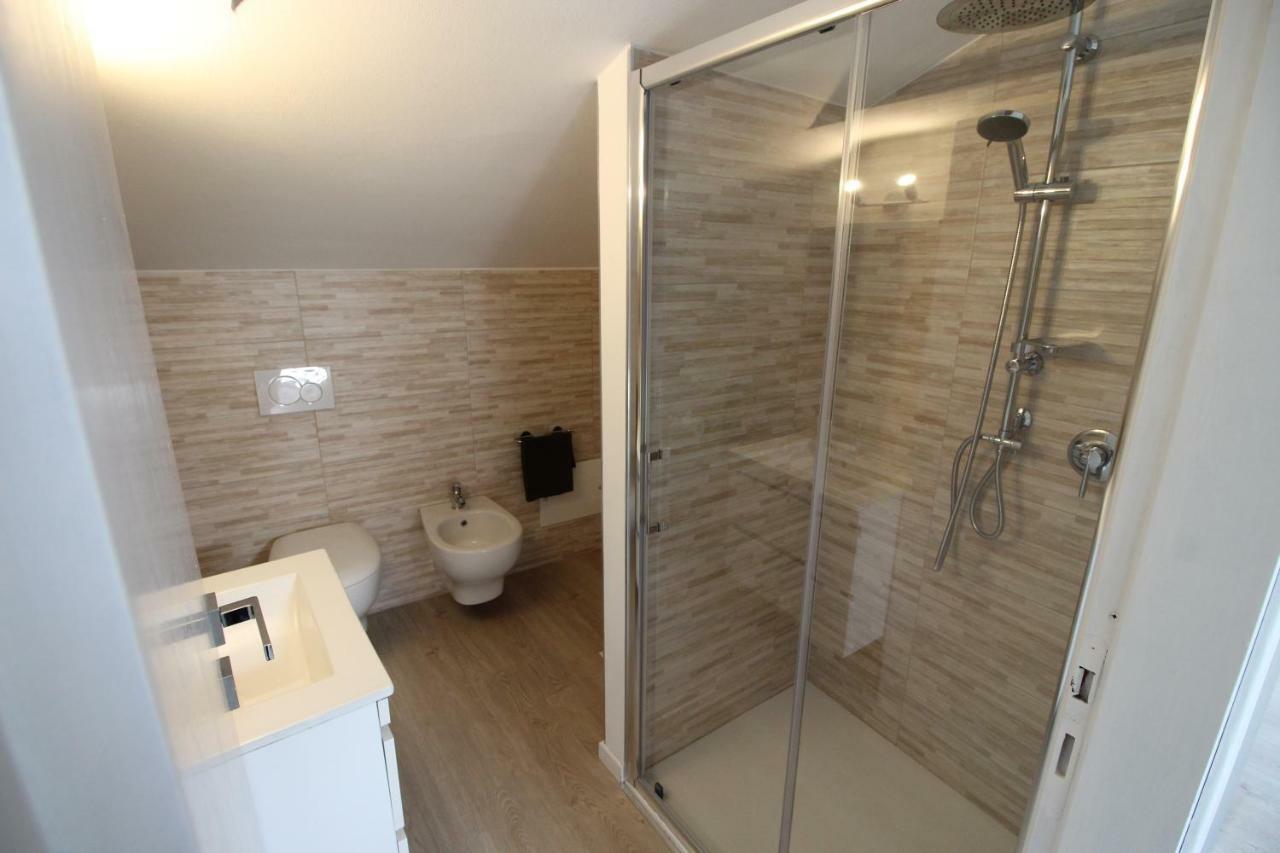 Ferienwohnung La Mansarda Di Juliette Desenzano del Garda Exterior foto