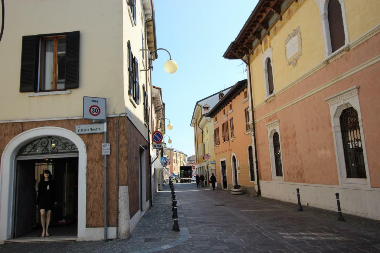 Ferienwohnung La Mansarda Di Juliette Desenzano del Garda Exterior foto