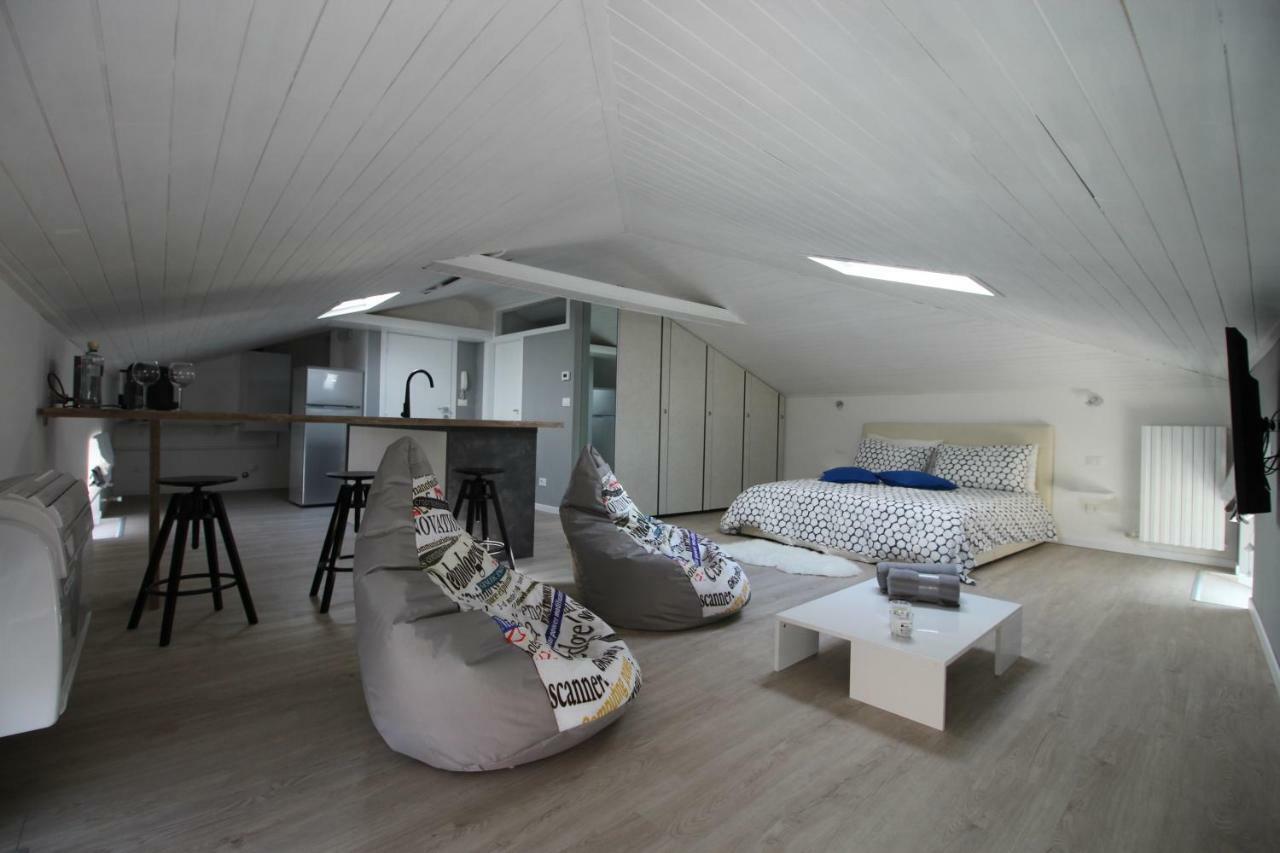 Ferienwohnung La Mansarda Di Juliette Desenzano del Garda Exterior foto