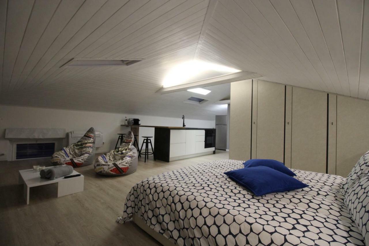 Ferienwohnung La Mansarda Di Juliette Desenzano del Garda Exterior foto