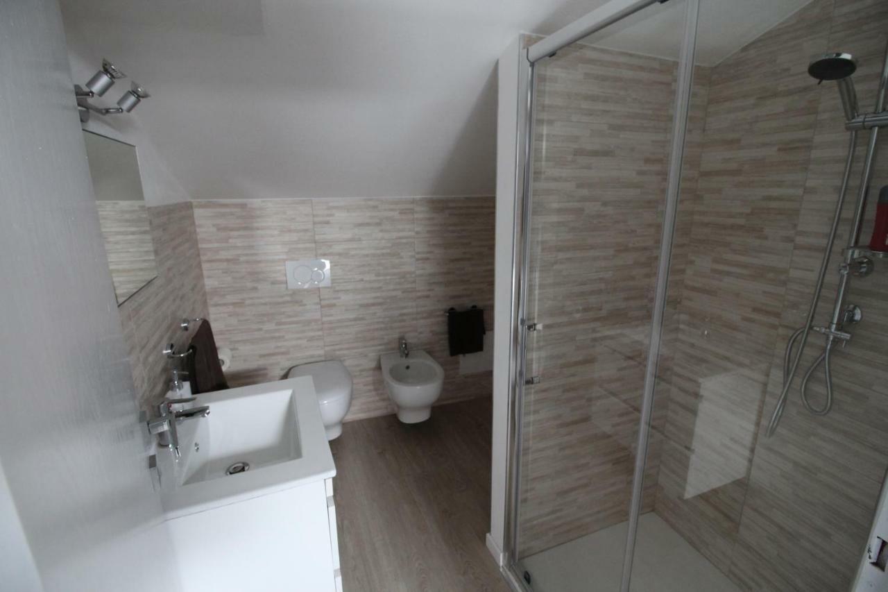 Ferienwohnung La Mansarda Di Juliette Desenzano del Garda Exterior foto