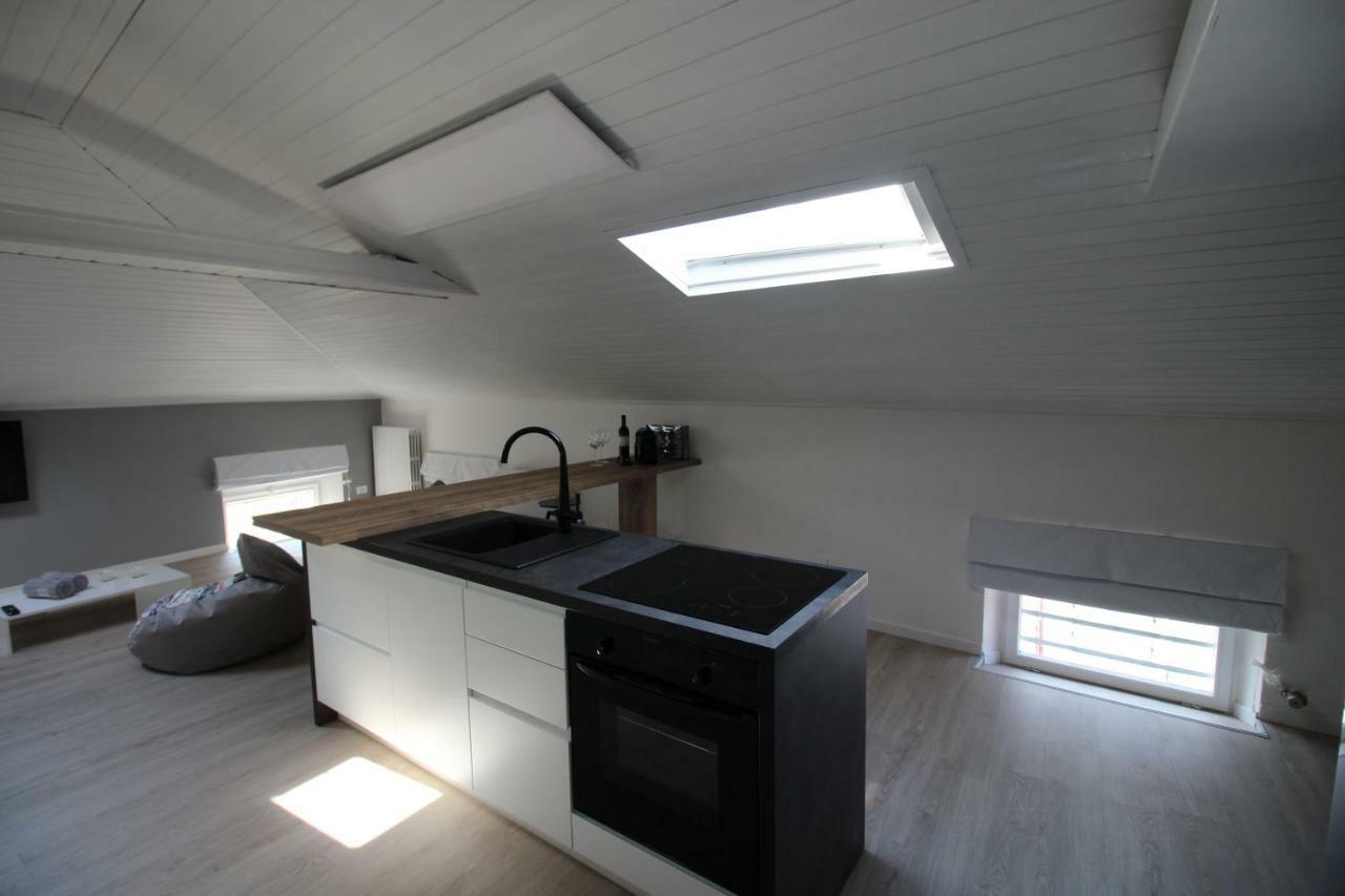 Ferienwohnung La Mansarda Di Juliette Desenzano del Garda Exterior foto