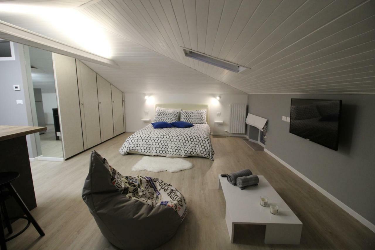 Ferienwohnung La Mansarda Di Juliette Desenzano del Garda Exterior foto