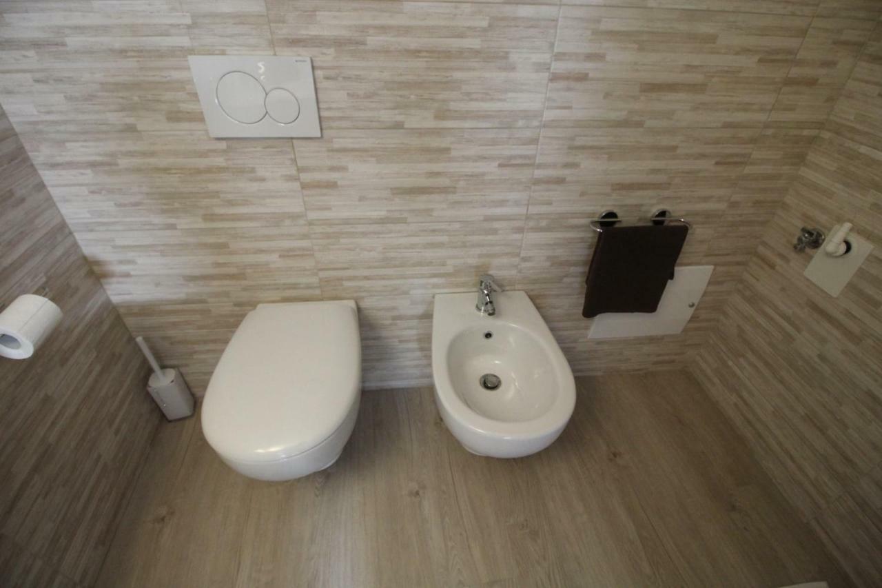 Ferienwohnung La Mansarda Di Juliette Desenzano del Garda Exterior foto
