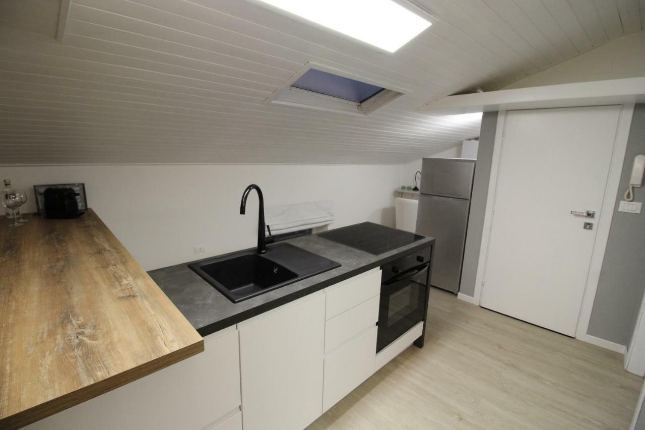 Ferienwohnung La Mansarda Di Juliette Desenzano del Garda Exterior foto
