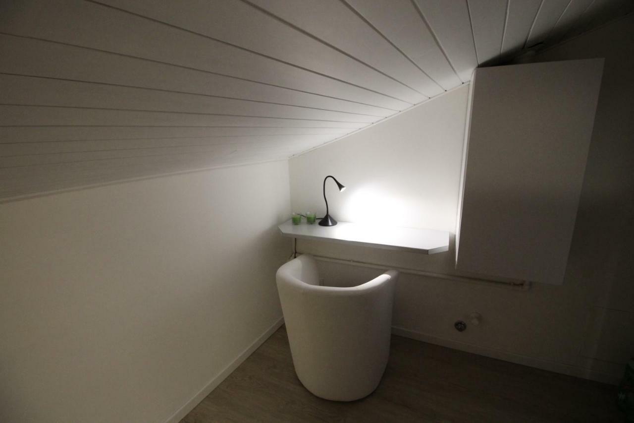 Ferienwohnung La Mansarda Di Juliette Desenzano del Garda Exterior foto