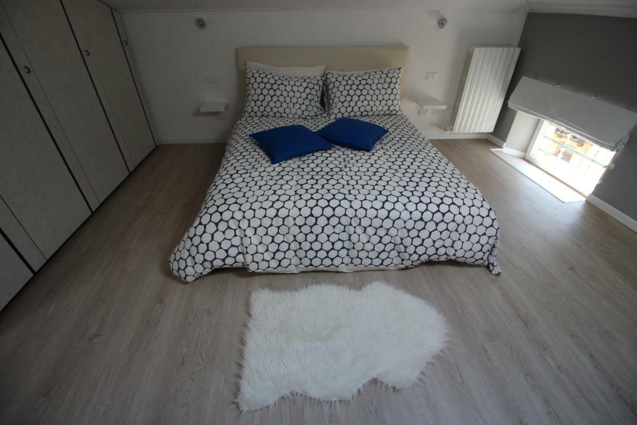 Ferienwohnung La Mansarda Di Juliette Desenzano del Garda Exterior foto