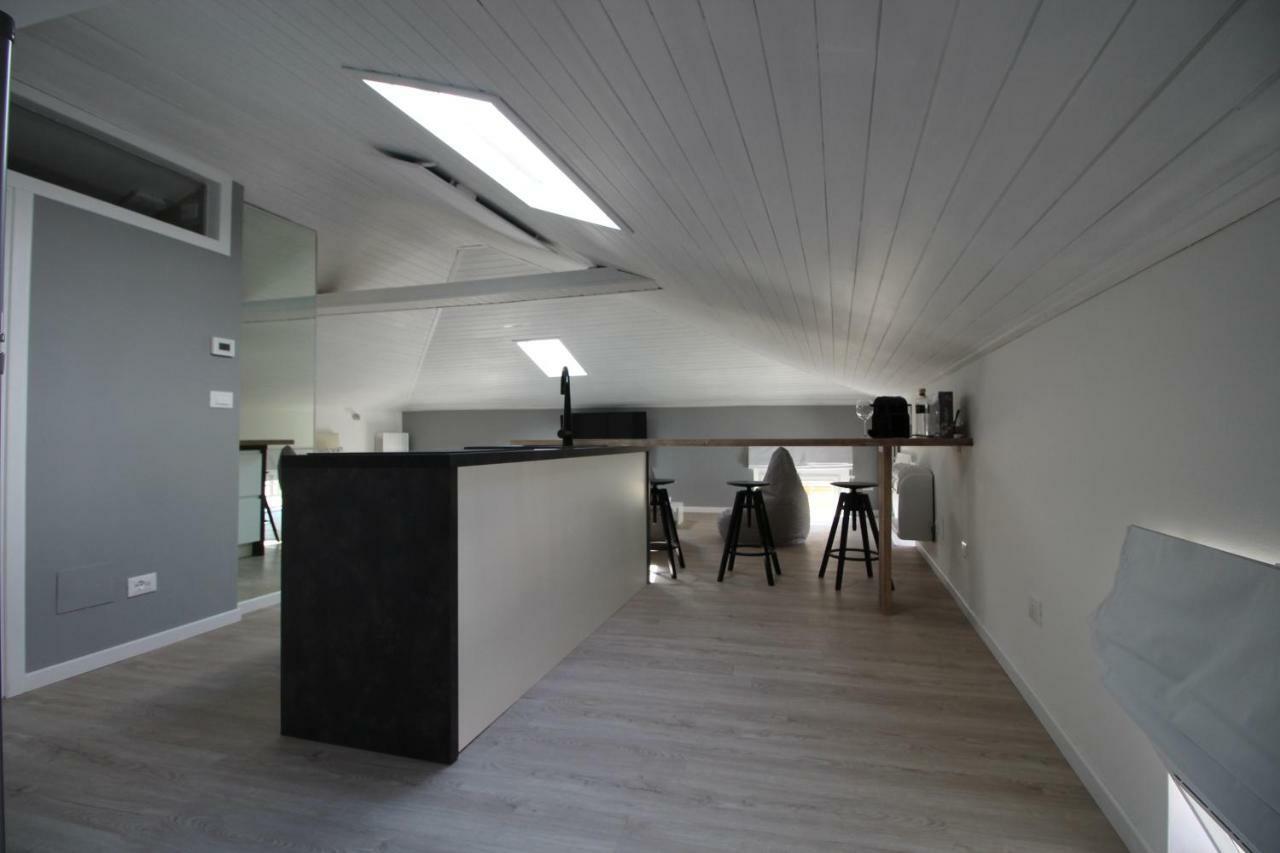 Ferienwohnung La Mansarda Di Juliette Desenzano del Garda Exterior foto