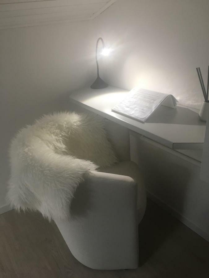 Ferienwohnung La Mansarda Di Juliette Desenzano del Garda Exterior foto