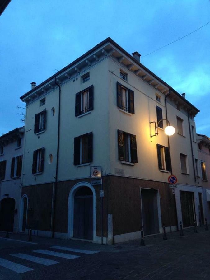 Ferienwohnung La Mansarda Di Juliette Desenzano del Garda Exterior foto