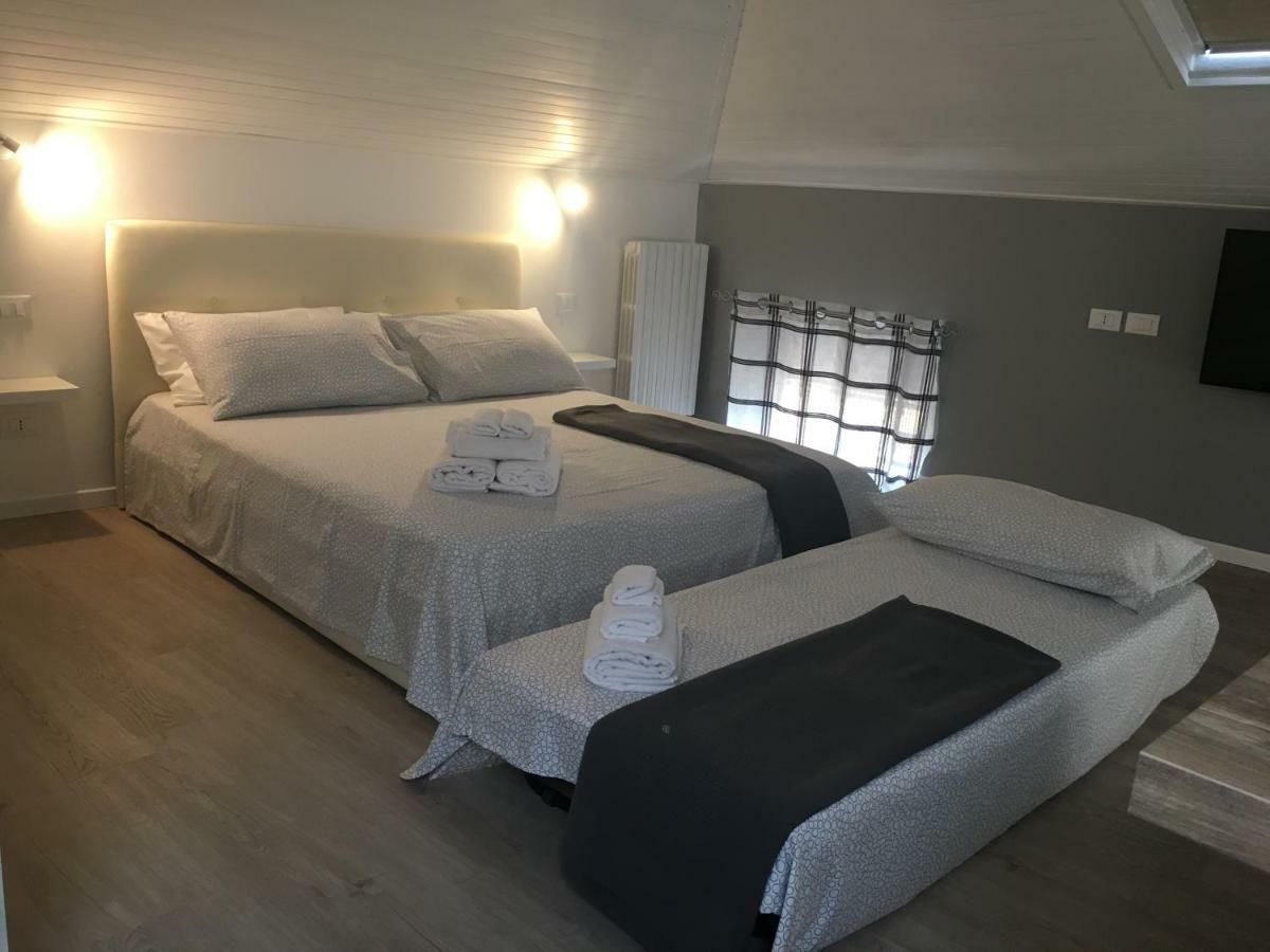 Ferienwohnung La Mansarda Di Juliette Desenzano del Garda Exterior foto