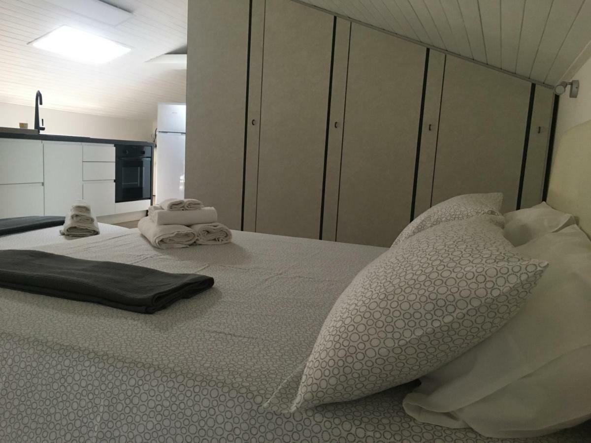 Ferienwohnung La Mansarda Di Juliette Desenzano del Garda Exterior foto